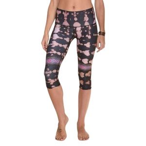 Southwest Teeki Capri Leggings